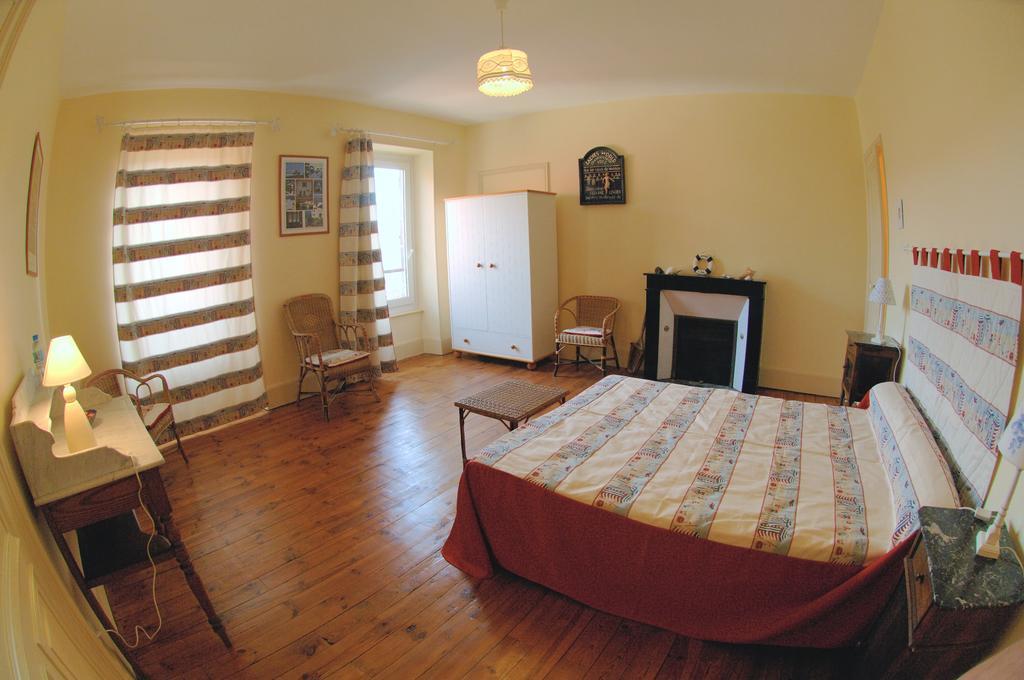 La Maison De Mariecamille Hotell Saint-Germain-Lembron Eksteriør bilde