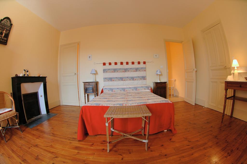 La Maison De Mariecamille Hotell Saint-Germain-Lembron Eksteriør bilde