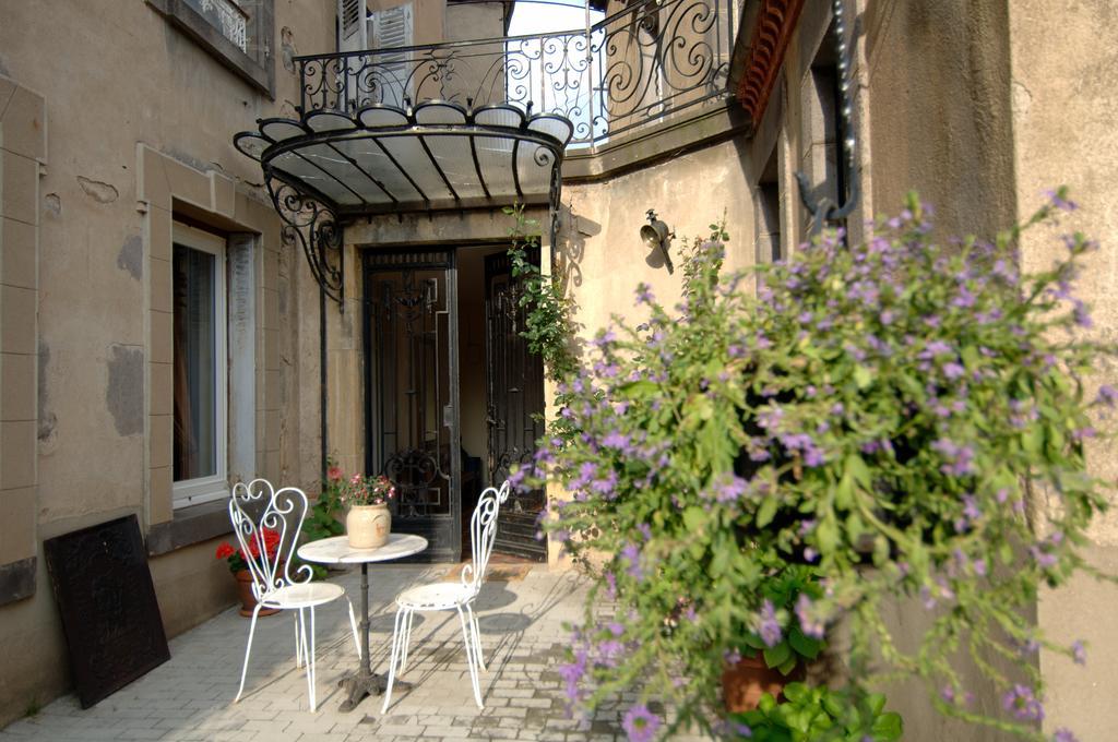 La Maison De Mariecamille Hotell Saint-Germain-Lembron Eksteriør bilde